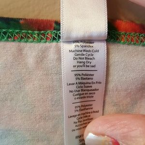 LuLaRoe Tops - Lularoe Perfect Tee. Size M. NWT. LuLaRoe Tops - Lularoe Perfect Tee. Size M. NWT.